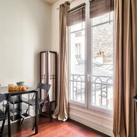 Joli 2 Pieces, Calme Au Coeur Du 17em Apartmán